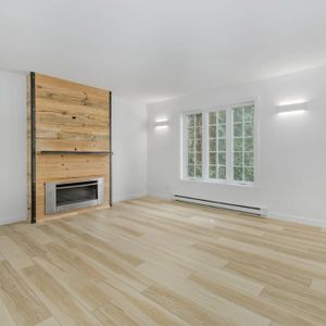 Disponible 1er juillet 2026 Maison entièrement rénovée en 2026 : 3 chambres avec balcon et accès à la cour arrière Sainte-Adèle - Photo 2