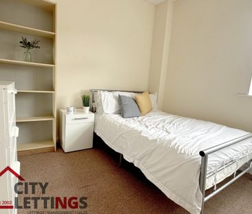 5 Bedroom Mid Terraced House - Photo 3