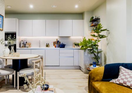 Large 2 Bedroom - Photo 5