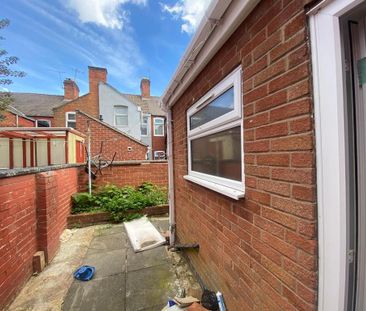 3 bedroom terraced house to rent - Photo 3