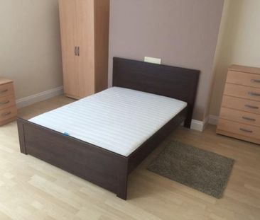 5 bedroom Flat To Let - Photo 4