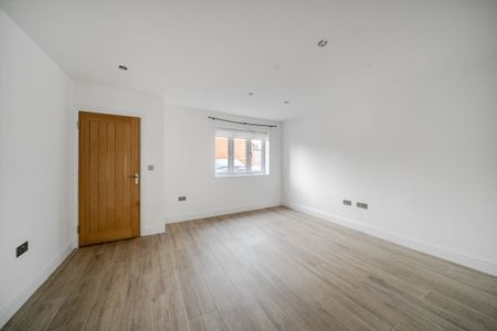 3 bedroom detached house to rent - Photo 2