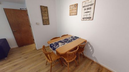 5 bedroom flat to rent - Photo 2