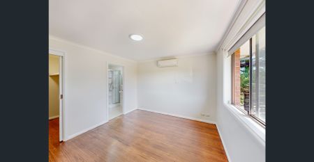 Large Home opposite the Park & Close to the Beach! - Photo 3