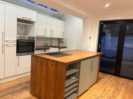 4 bedroom terraced house to rent - Photo 3