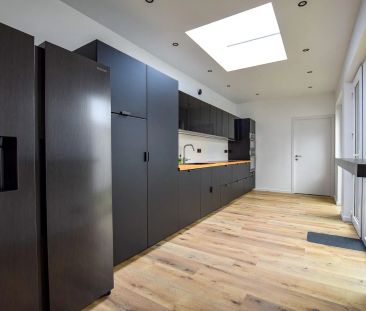 Gerenoveerde rijwoning te huur op 273m² met 3 slaapkamers te Adinke... - Foto 1