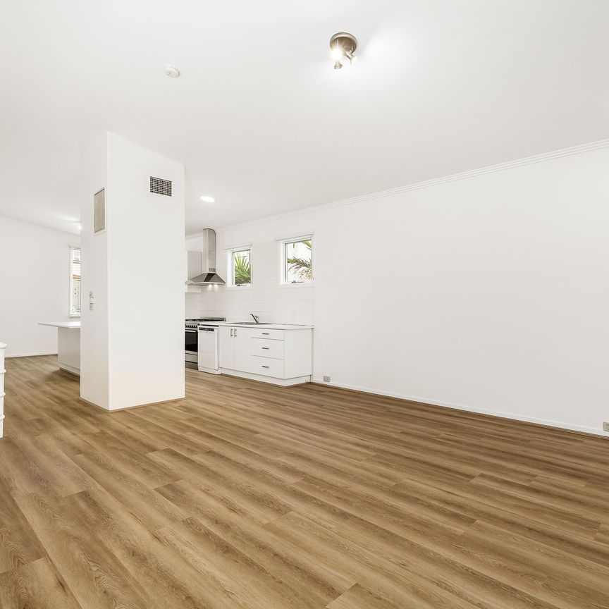 22/15 Beach Street, Port Melbourne VIC 3207 - Townhouse For Rent | Domain - Photo 1