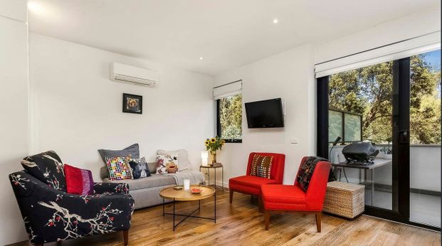 Sylish & Modern Single-Level Home - Photo 1