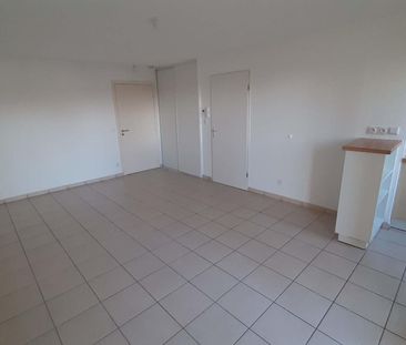 location Appartement T2 DE 42.69m² À L'ISLE D'ABEAU - Photo 3