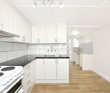 Charming House Backing Onto Sydney Park - Photo 1