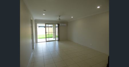 Modern 4 bedroom home - Photo 2