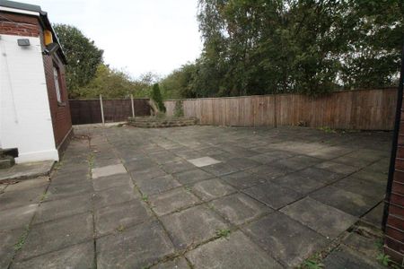 4 bedroom detached bungalow to rent - Photo 5