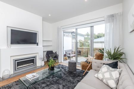 12/32 Dr Taylor Terrace, Johnsonville - Photo 2