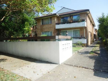 Convenient Ground-Floor Living in a Prime Location - Photo 2