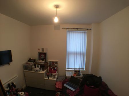 4 Bed - 52 Harold Place, Hyde Park, Leeds - LS6 1PQ - Student - Photo 3
