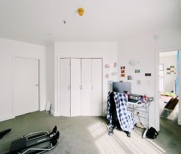 Spacious CBD Apartment - Photo 3
