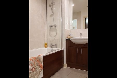 1 Bed Flat, Laval House, TW8 - Photo 3