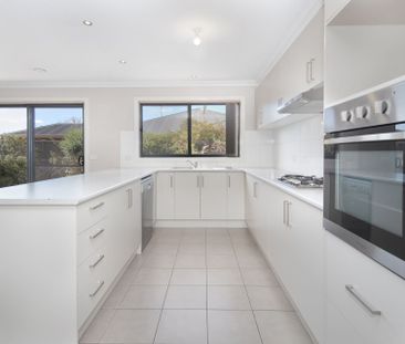 3 BEDROOM, 2 BATHROOM TOWNHOUSE IN SEBASTOPOL - Photo 2