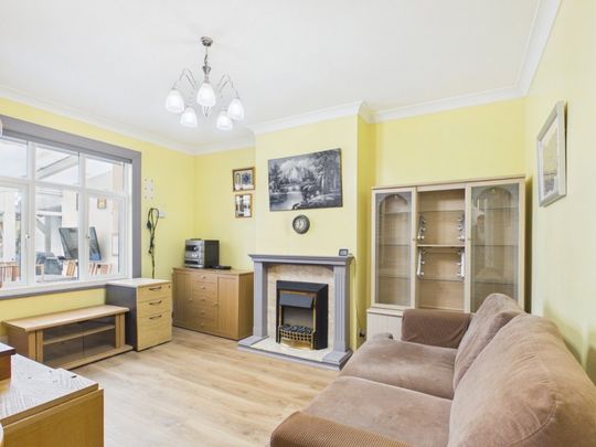 Burns Avenue, Feltham,TW14 - Photo 1