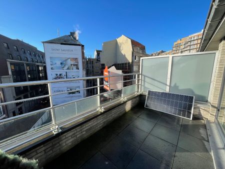 Duplexappartement met zonnig terras in het bruisend centrum van Blankenberge. Dichtbij het Casino en het commercieel centrum. - Photo 3