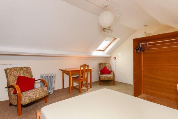 4 bedroom semi-detached house to rent - Photo 1