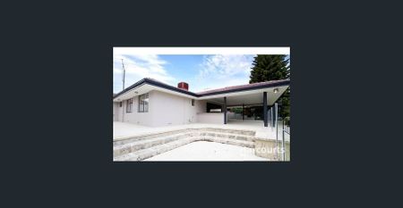 Impressive 4x2 Family Home in Sought-After Hillarys! - Photo 3