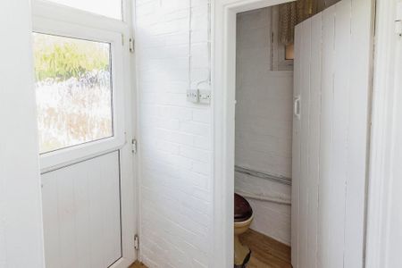 2 bedroom terraced house to rent - Photo 5