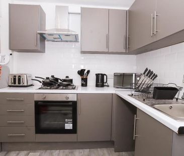 4 bedroom terraced house to rent - Photo 2