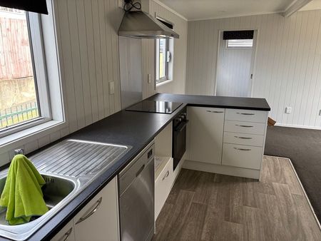 Sunny 3 bedroom home - Photo 5