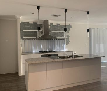 SPACIOUS MODERN HOME - Photo 4