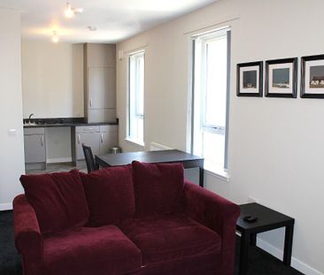 2 bed flat for rent in The Shore - Photo 2
