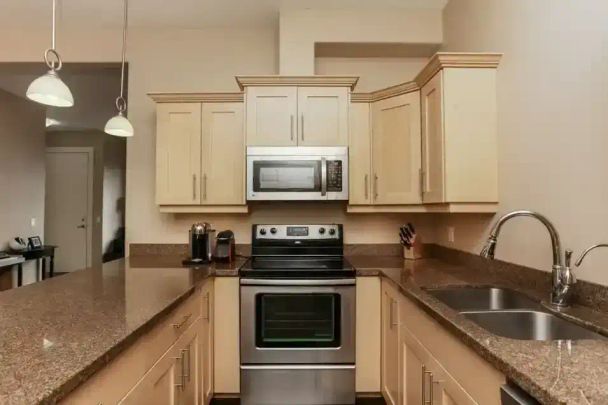 SF120 - 2 Bedroom 2.5 Bathroom by Kingsway - — #202 - 2 Bed 2.5 Bath - Photo 1