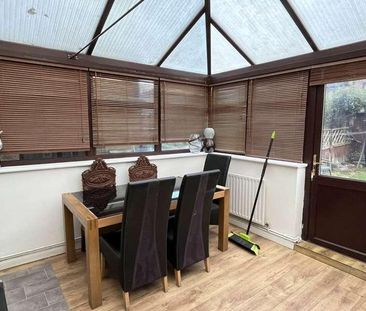 Garnet Walk, London, E6 - Photo 3