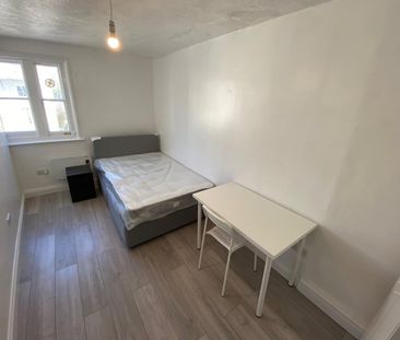 2 Bed Flat, Western Road, BN3 - Photo 5