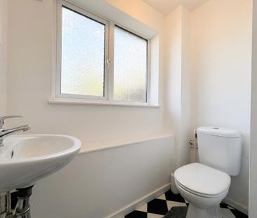 3 bedroom end of terrace house to rent - Photo 5