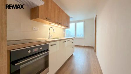 Pronájem bytu 2+1 v Trutnově, ulice Lomní - Fotografie 5