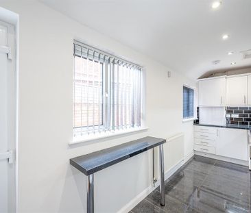 2 bedroom end of terrace house to rent - Photo 5