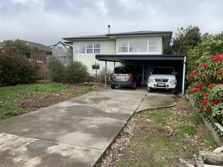 Family Living in the Heart of Stoke - Photo 4