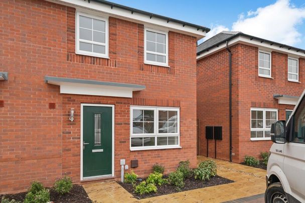 3 bedroom semi-detached house to rent - Photo 1