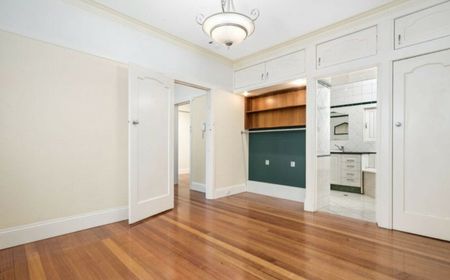 Vintage Charm Meets Modern Comfort in Windsor! - Photo 5