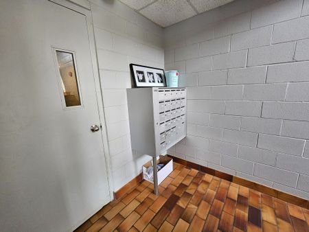 For Lease - 4 Avalon Place Unit# 102, Kitchener, Ontario - Photo 3