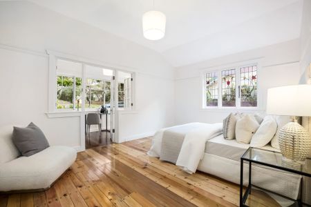 Character filled family home - Photo 5