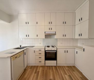 23 Brooks Street, Cooks Hill - Photo 4