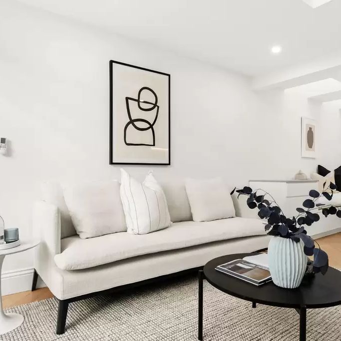 CLASSIC HOME EMBRACING A SMART MODERN DESIGN - Photo 1