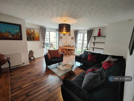 2 bedroom flat to rent - Photo 2