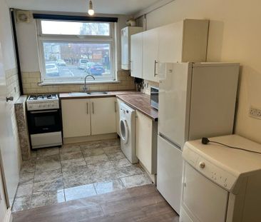 3 bedroom ground floor flat to rent - Photo 4