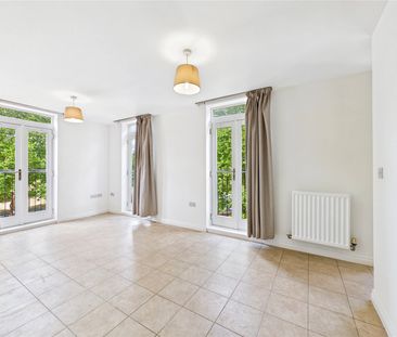 Abbey Field View, Colchester, CO2 7UA - Photo 1