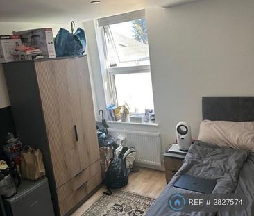 1 bedroom in a house share to rent - Photo 2