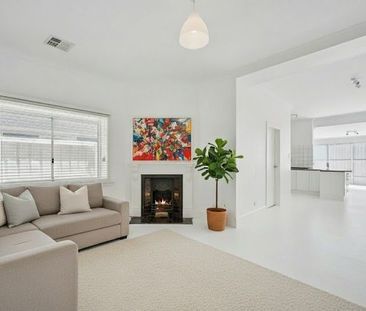 Light Filled Peninsula Residence - Photo 2