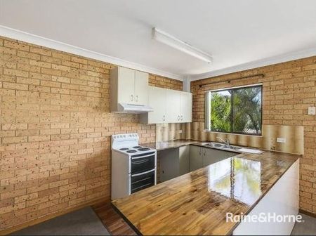 Charming 3-Bedroom Home in Port Macquarie - Photo 4